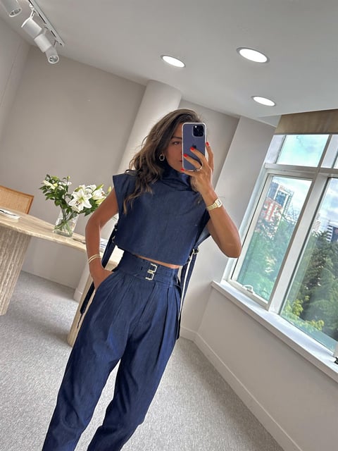 Conjunto Via – Blusa Fluida + Calça de Alfaiataria